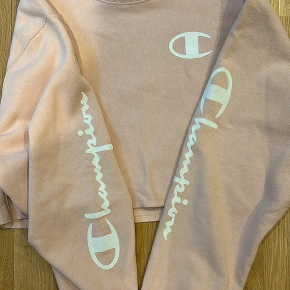 Champion Women’s Sweatshirt Cropped Pink Crewneck Pullover Size Medium - Picture 4 of 7